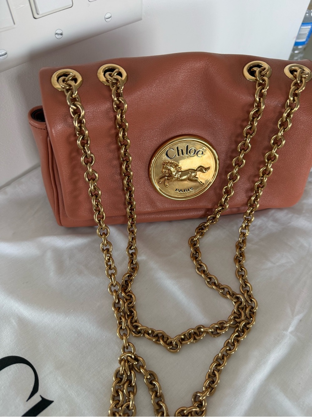 Chloé Heritage Shoulder Bag in Coral Orange Grained Leather - Picture 5 of 15